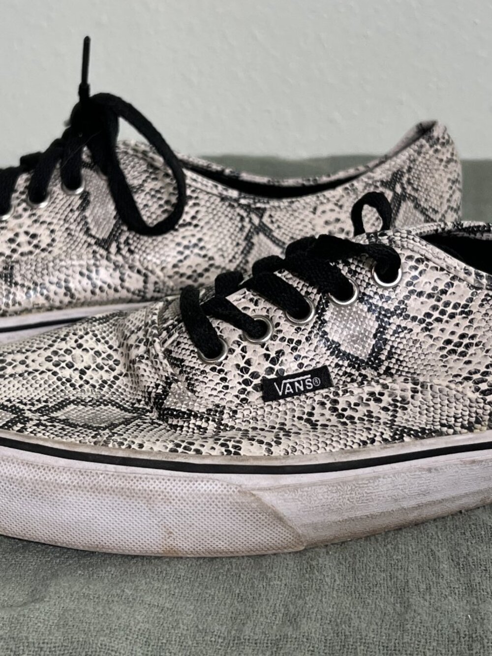 VANS Black & White Faux Snakeskin Pattern Sneakers SZ Men's 12 - Picture 8 of 11